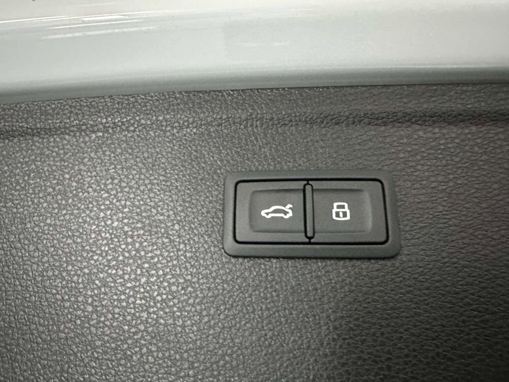 Used 2023 Audi Q5 2.0T Premium w/ Convenience Package image 8