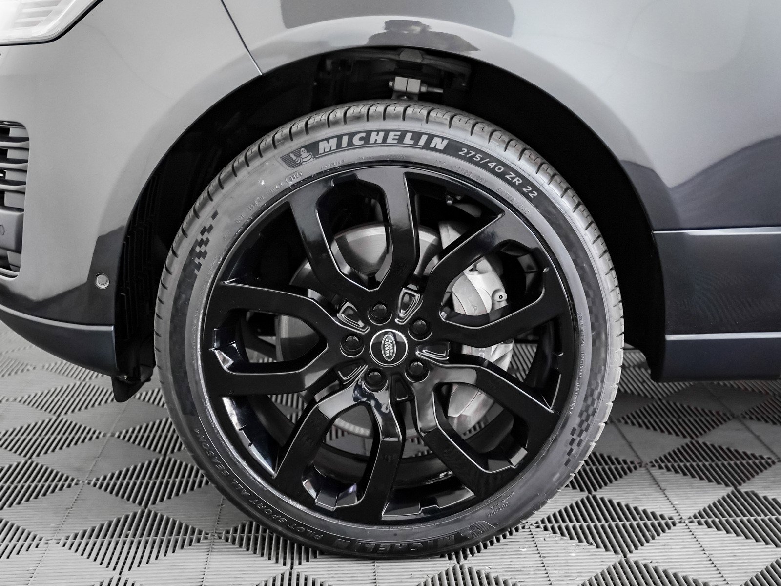 Used 2020 Land Rover Range Rover HSE image 4