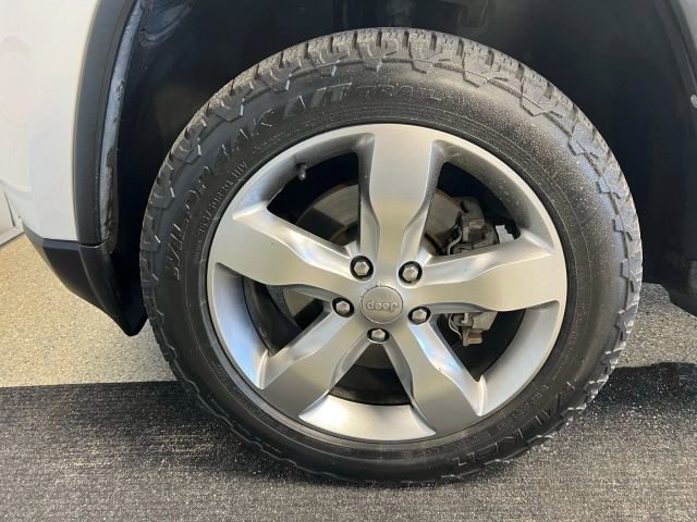 Used 2013 Jeep Grand Cherokee Overland image 17