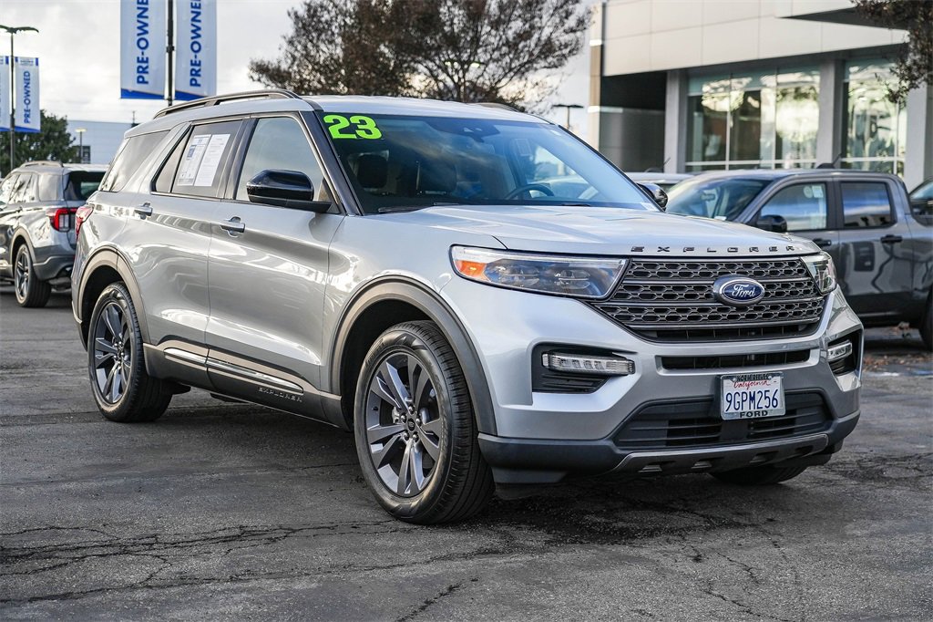 Used 2023 Ford Explorer XLT w/ Equipment Group 202A image 6