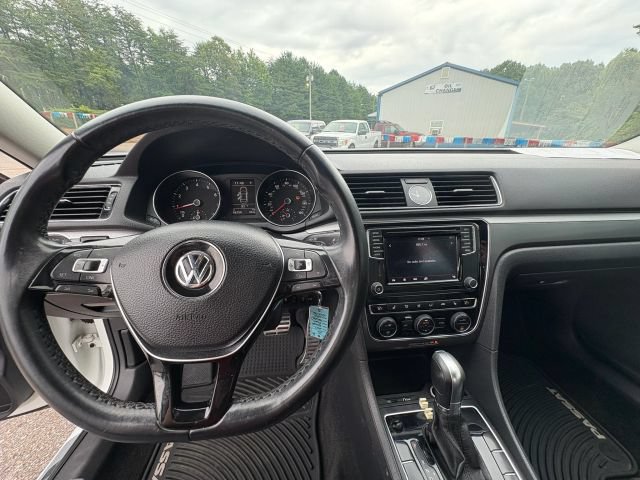 Used 2017 Volkswagen Passat 1.8T R-Line FWD image 14