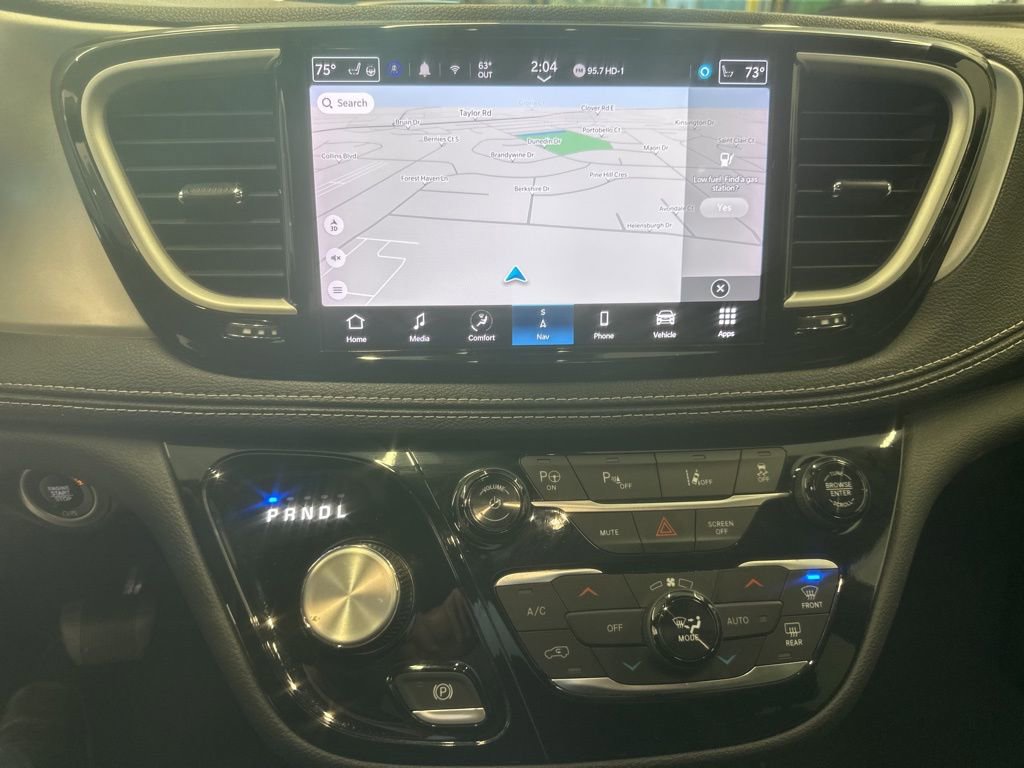 Used 2024 Chrysler Pacifica Select image 4