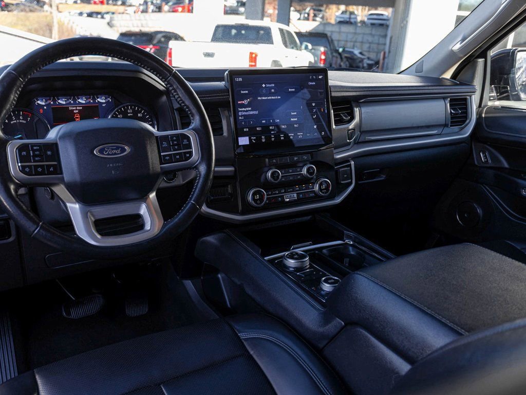 Used 2024 Ford Expedition XLT image 12
