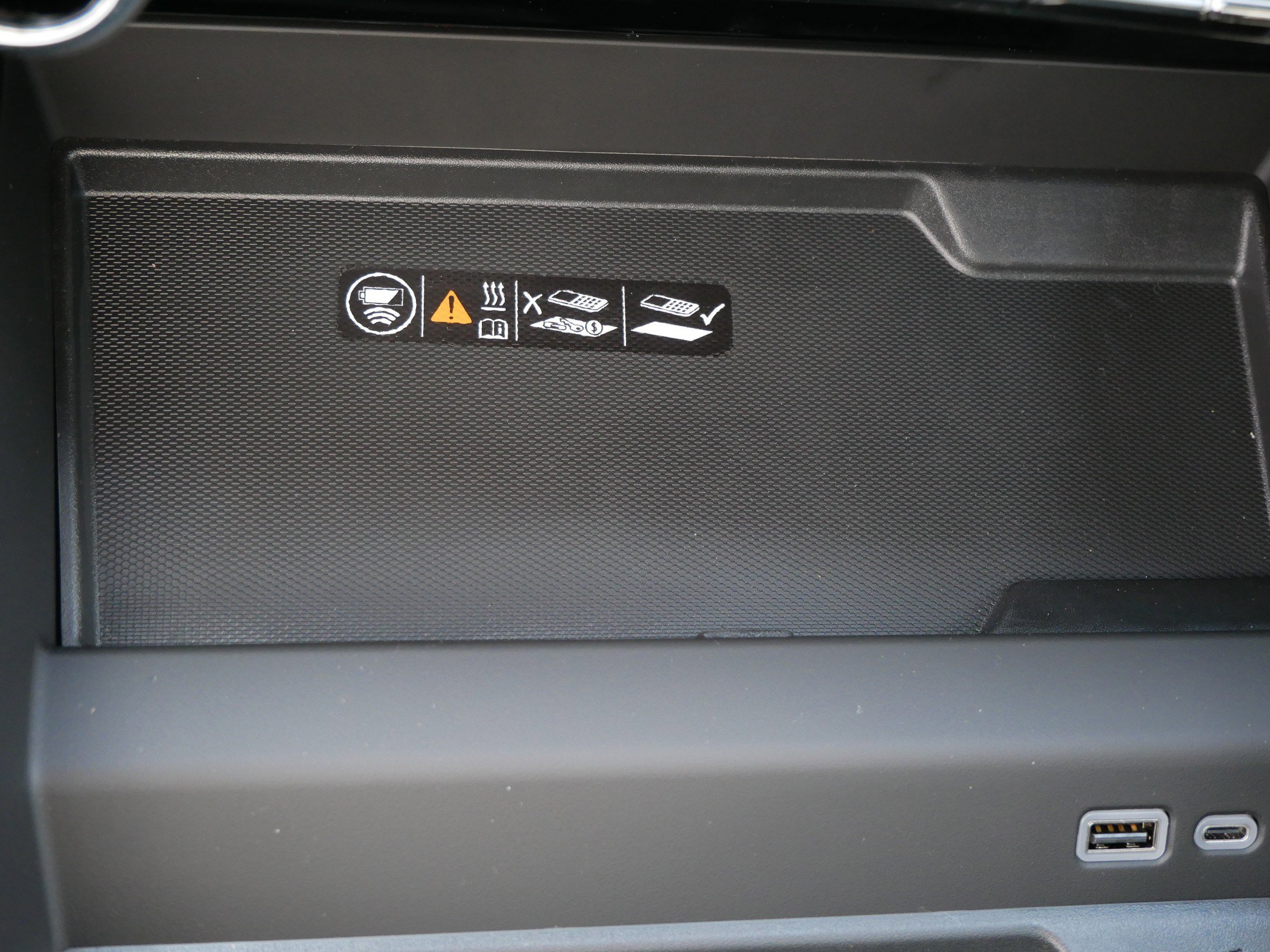 New 2025 Chevrolet Suburban Premier image 25