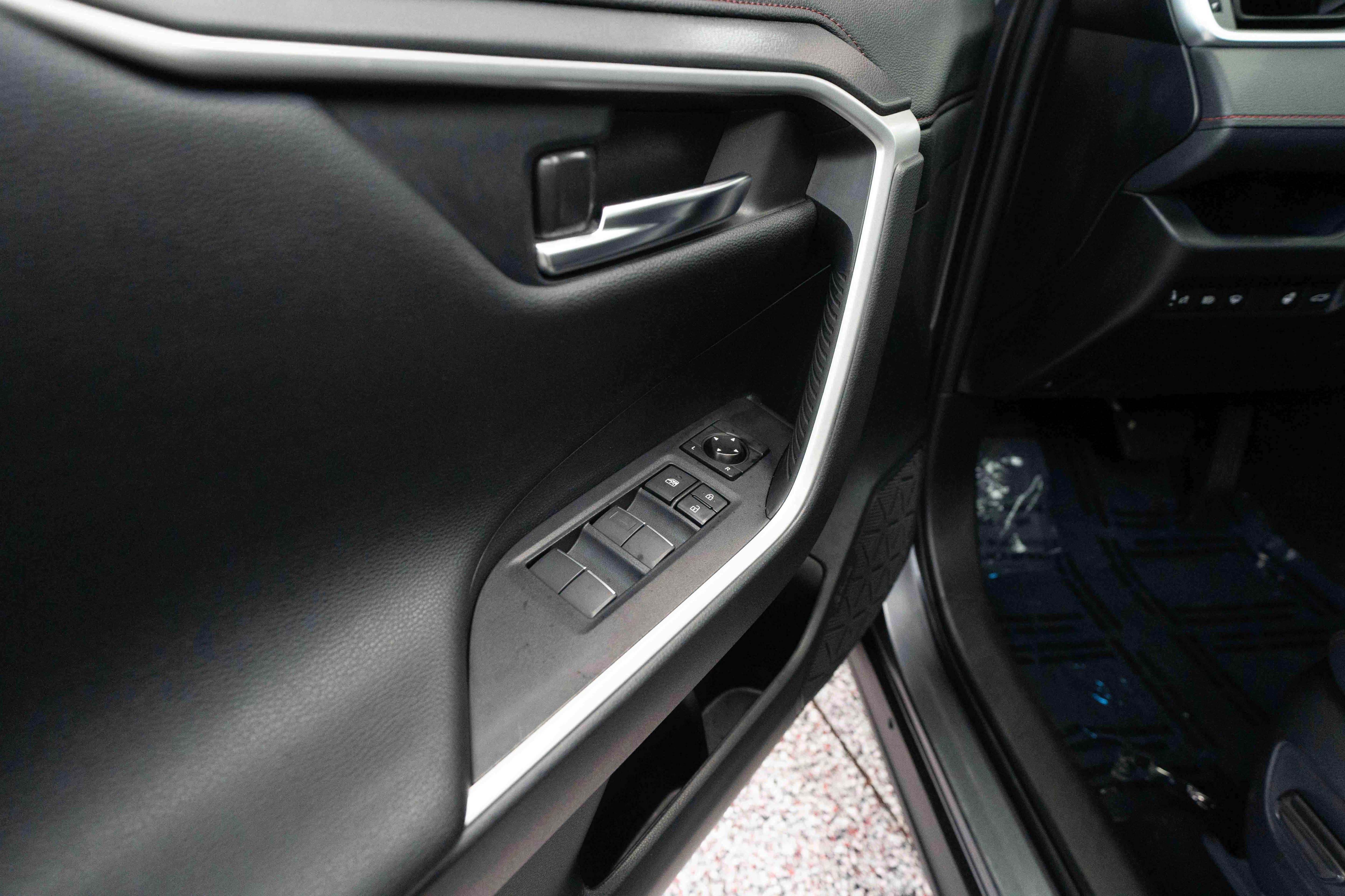 Used 2021 Toyota RAV4 XSE w/ Weather Package image 7