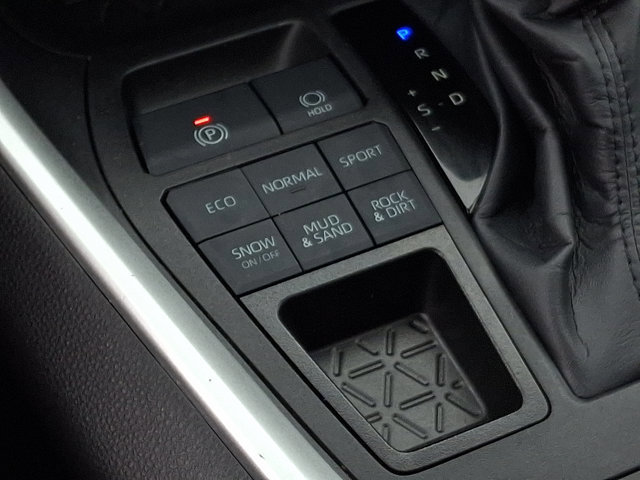 Used 2022 Toyota RAV4 XLE image 24