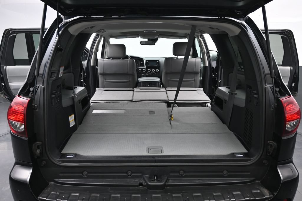 Used 2018 Toyota Sequoia Limited w/ Safety & Convenience Package AWD/4WD image 17