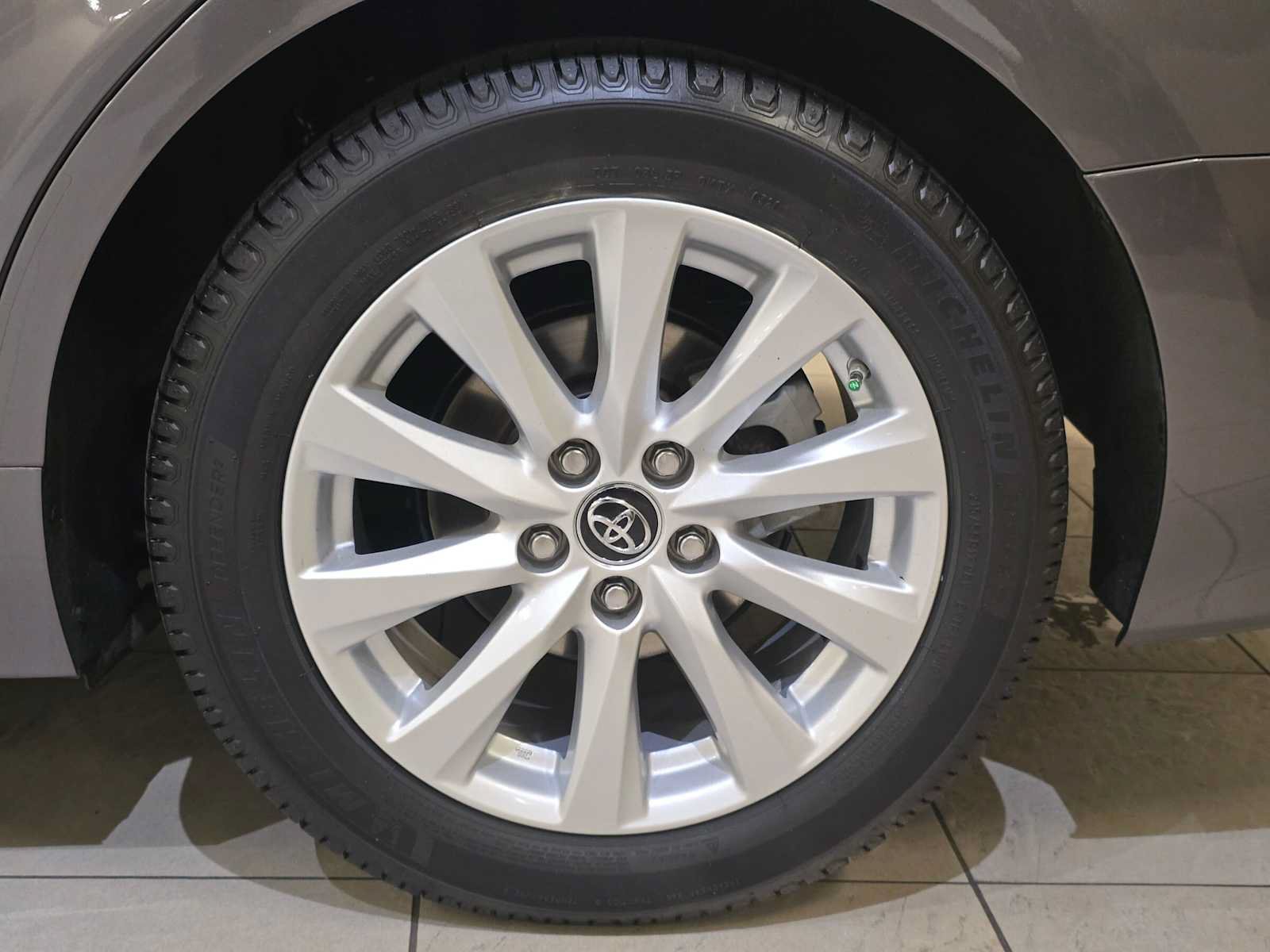 Used 2018 Toyota Camry LE FWD image 8