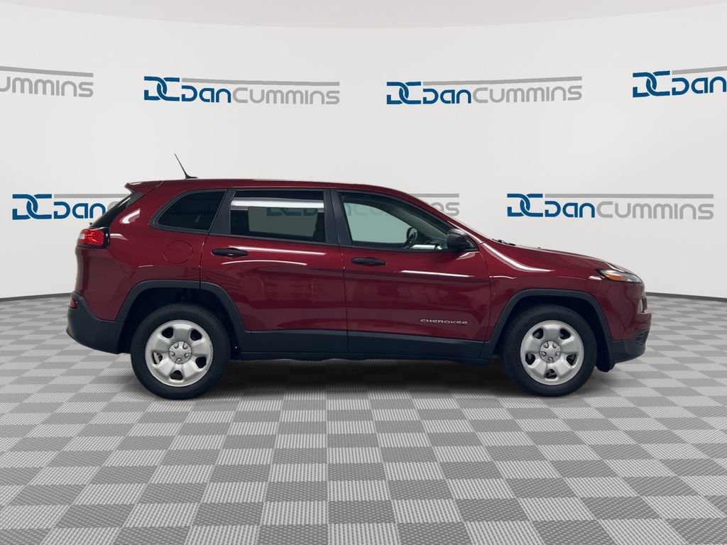 Used 2016 Jeep Cherokee Sport image 9