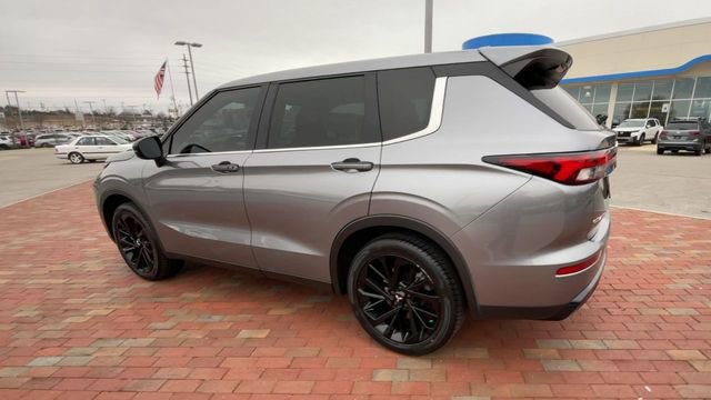 Used 2022 Mitsubishi Outlander SE image 7