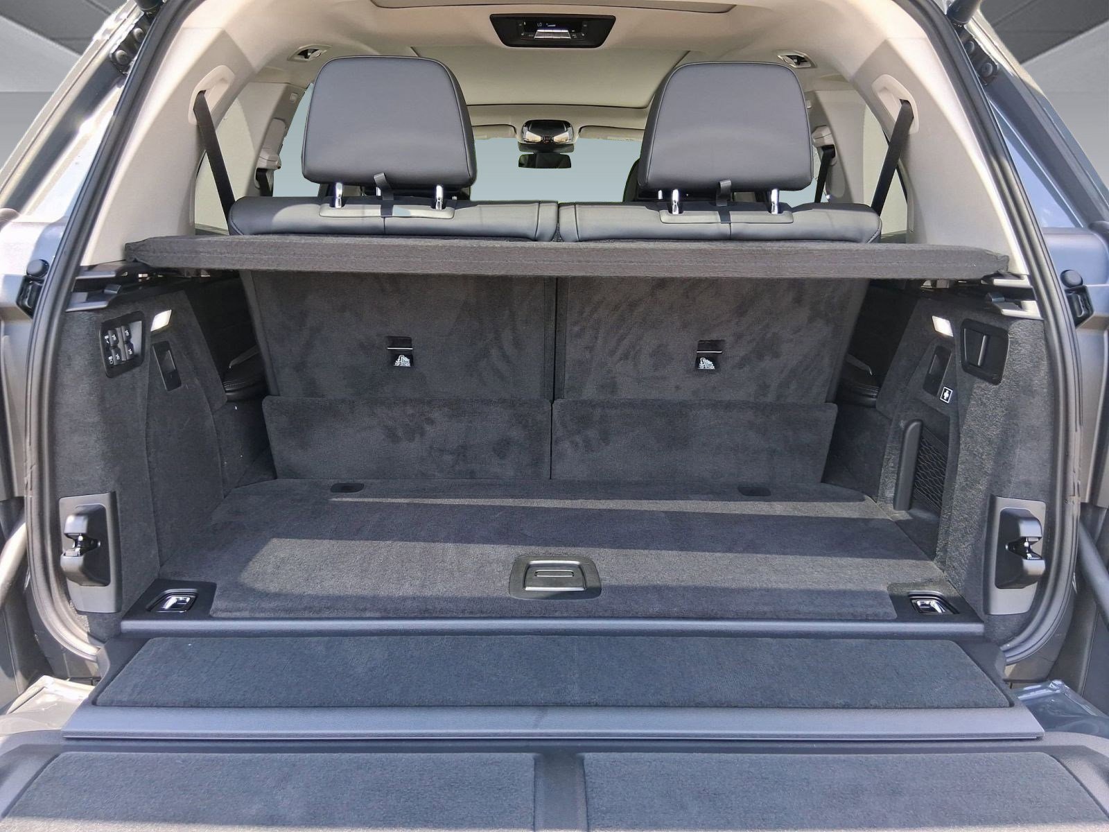 Used 2026 BMW X7 xDrive40i w/ Executive Package image 30