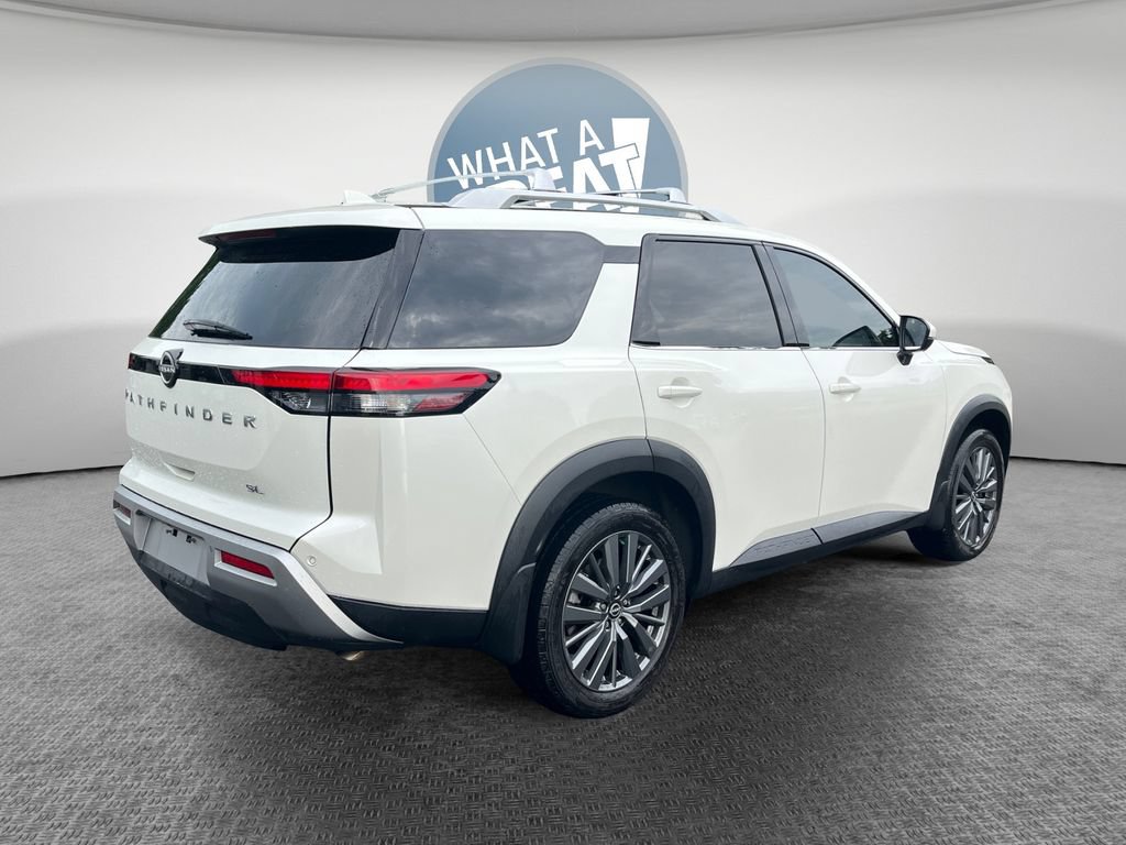 Used 2024 Nissan Pathfinder SL w/ SL Premium Package FWD image 3