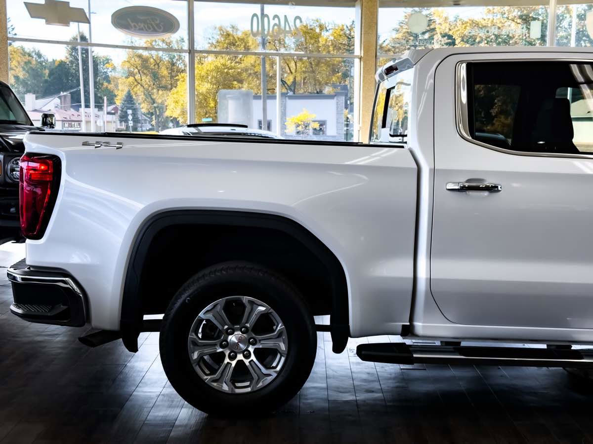 Used 2024 GMC Sierra 1500 SLT w/ SLT Convenience Package image 18