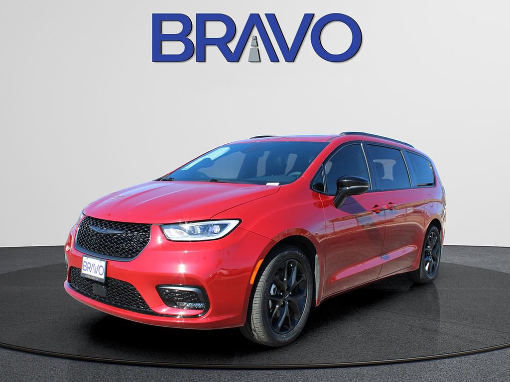 Used 2025 Chrysler Pacifica Limited image 1