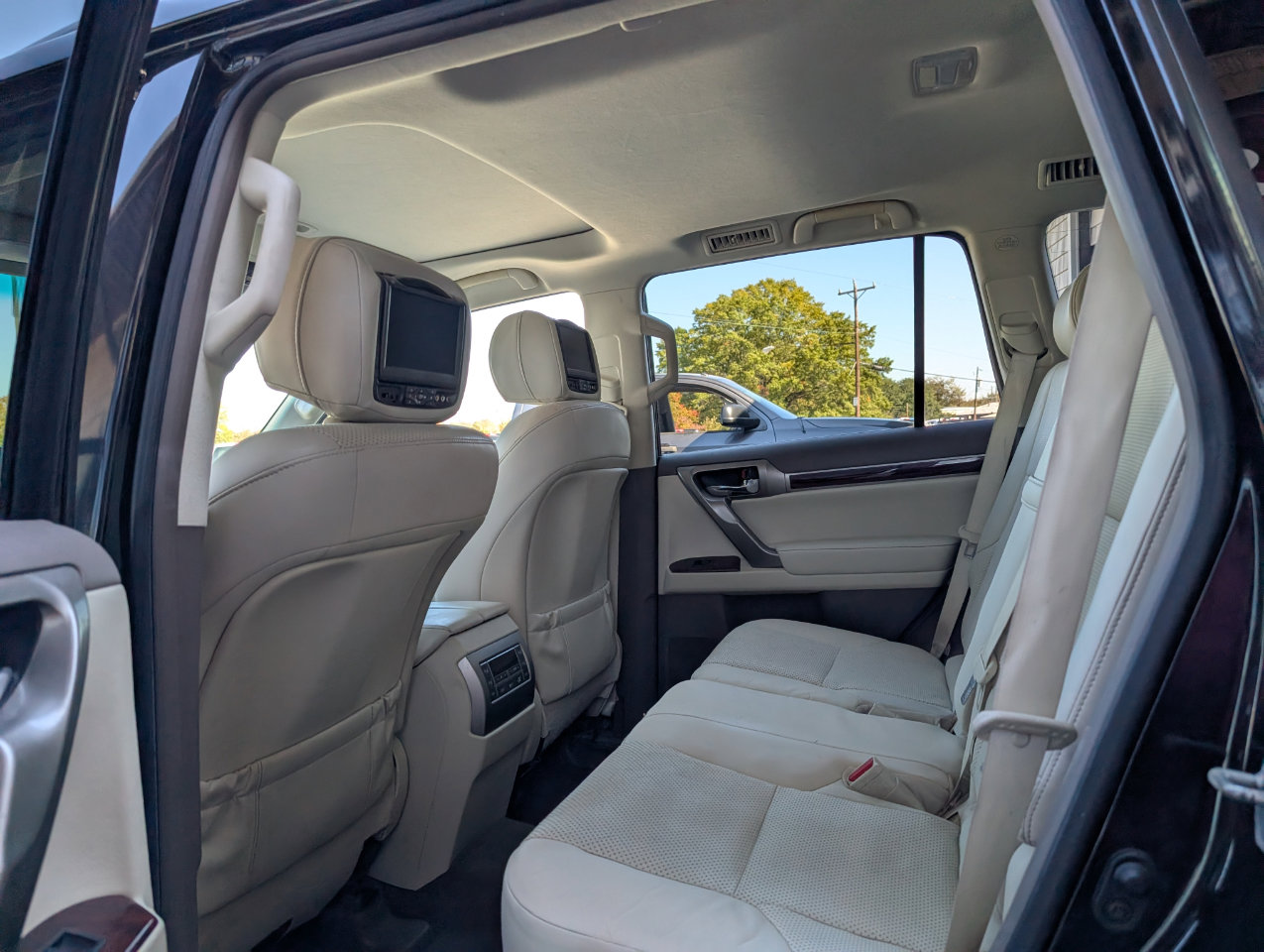 Used 2011 Lexus GX 460 image 16