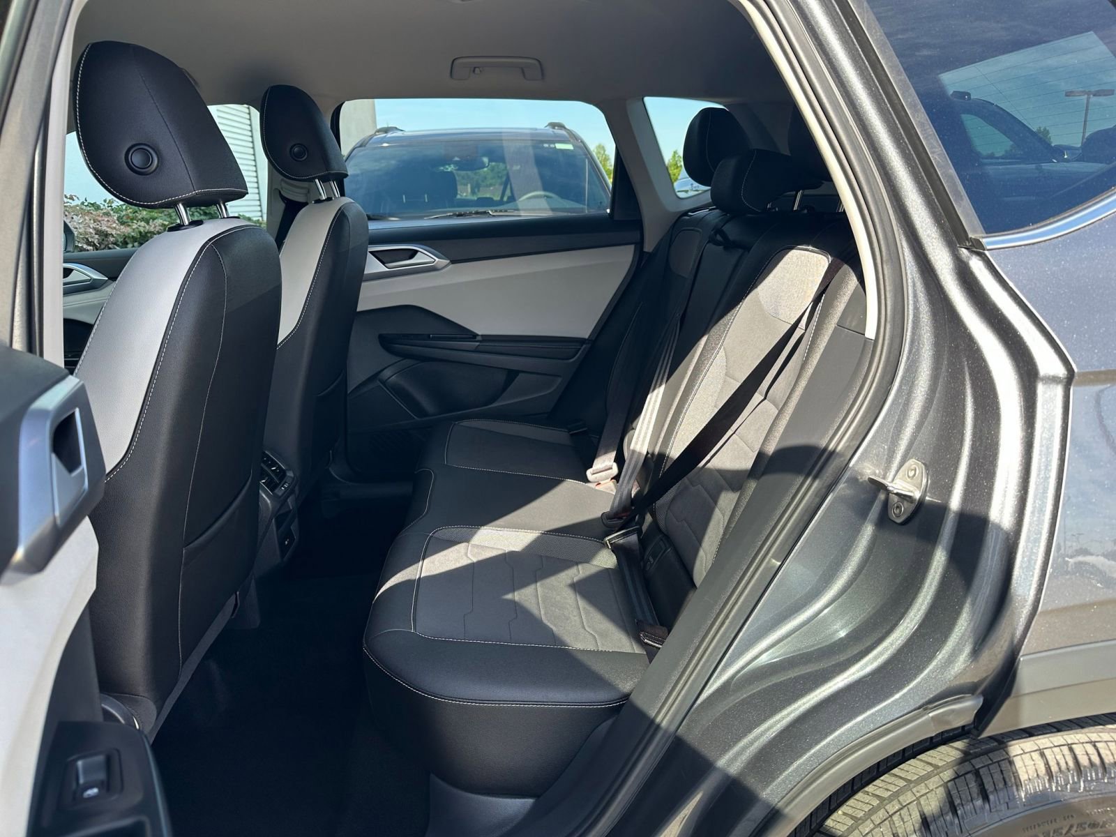 Used 2025 Volkswagen Taos SE image 27