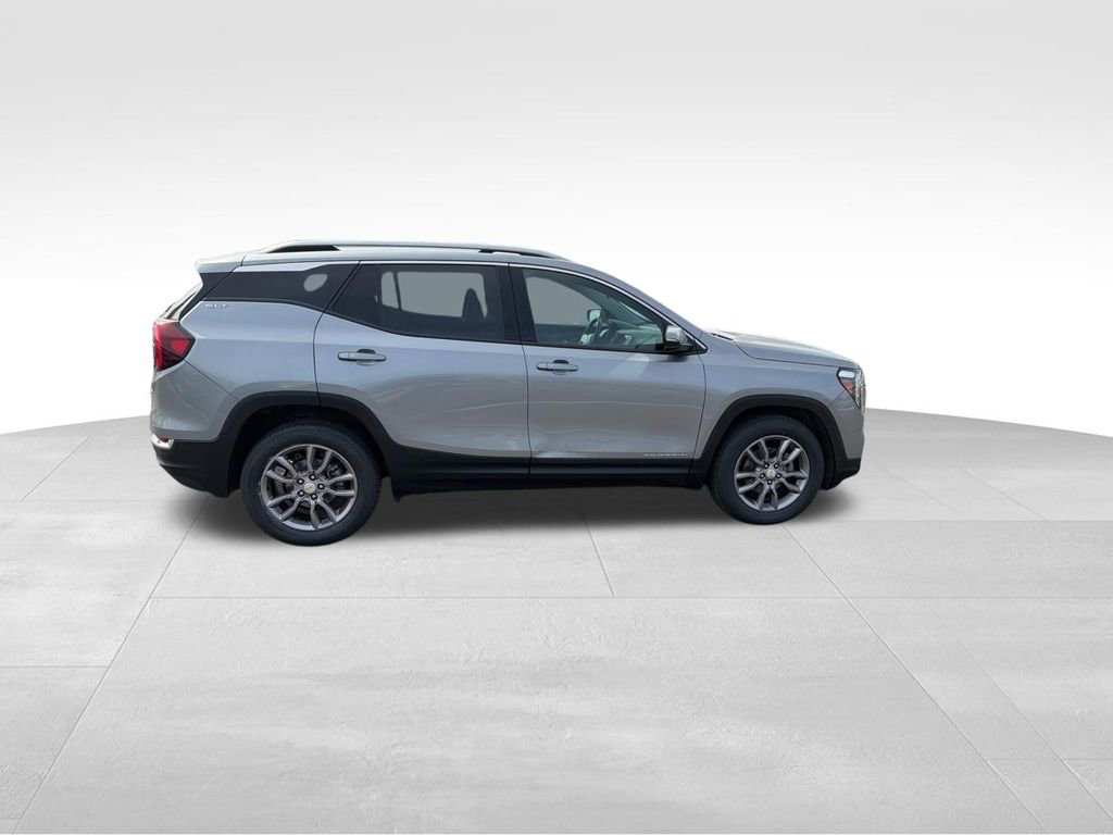 Used 2024 GMC Terrain SLT image 12