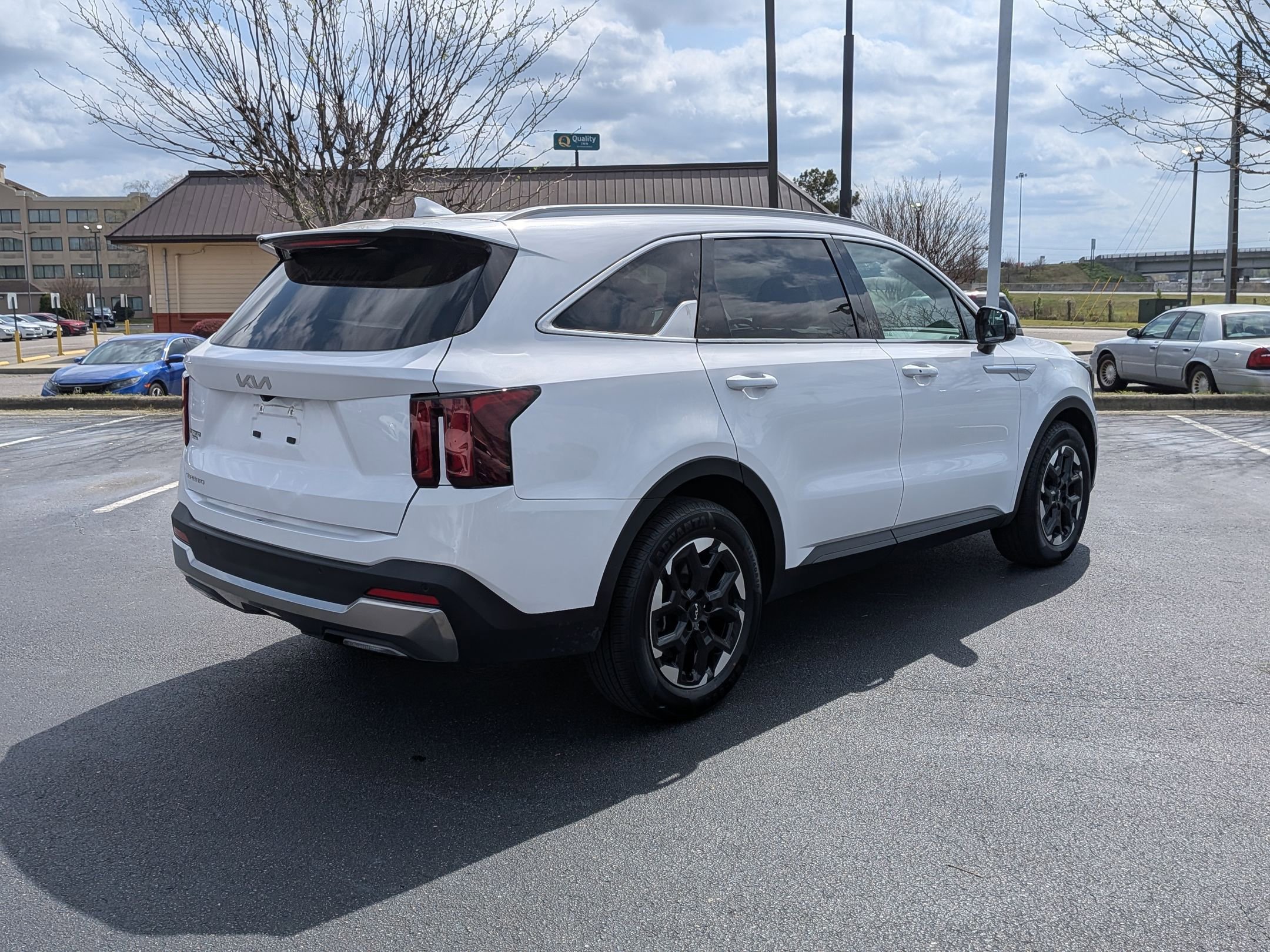 Used 2024 Kia Sorento S image 3