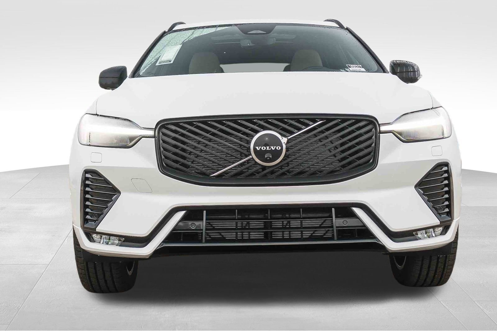 New 2026 Volvo XC60 B5 Plus w/ Climate Package PRO image 2