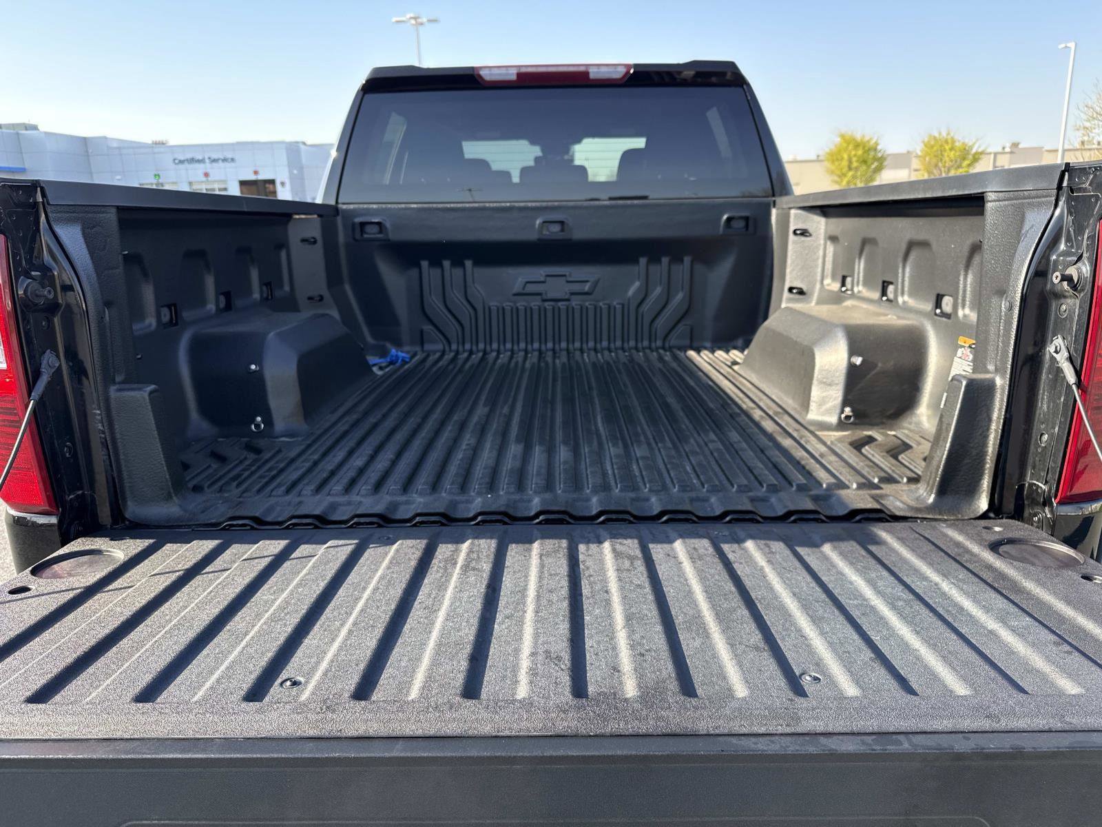 Used 2022 Chevrolet Silverado 1500 LT AWD/4WD image 20