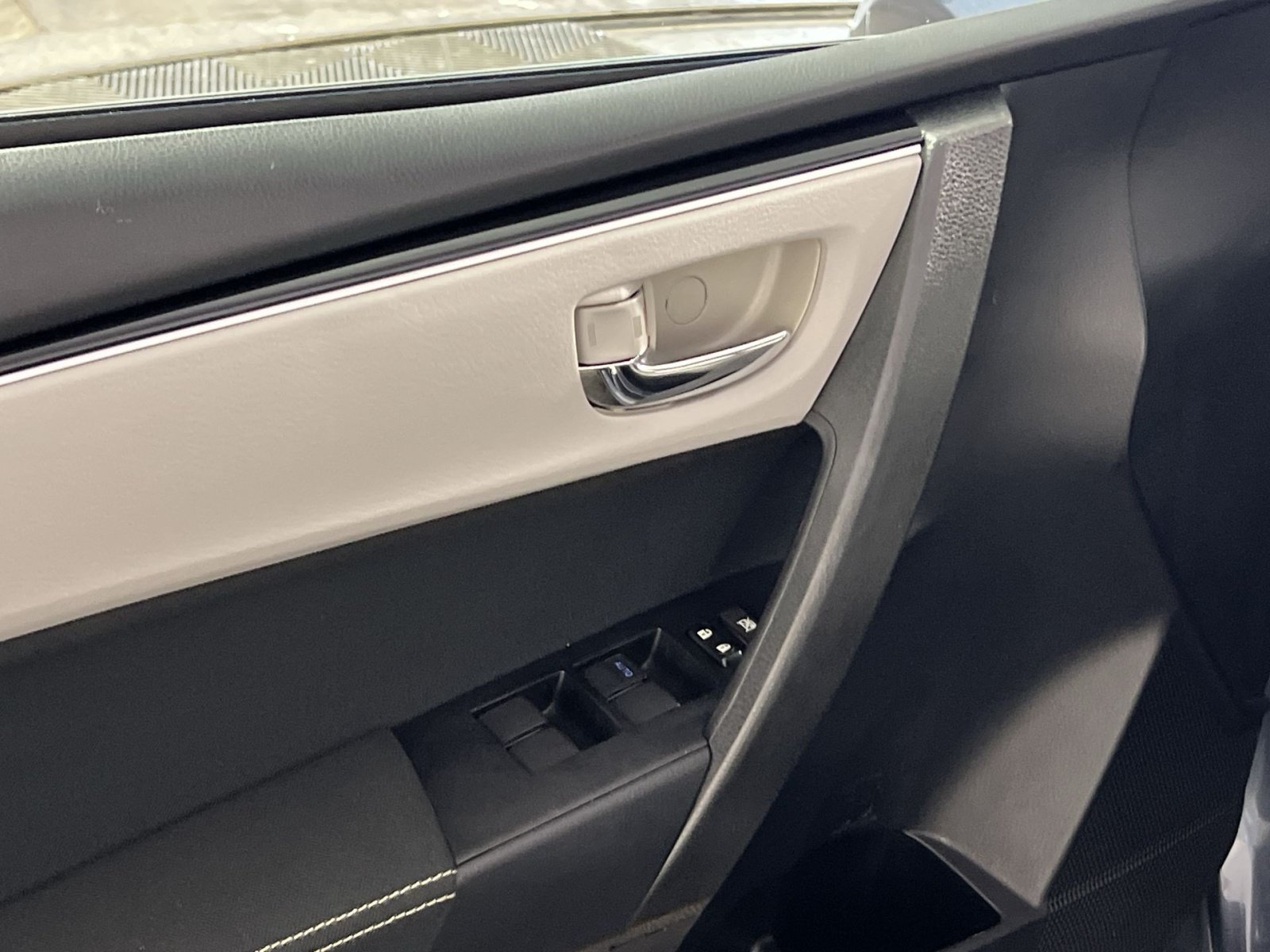 Used 2019 Toyota Corolla LE FWD image 15