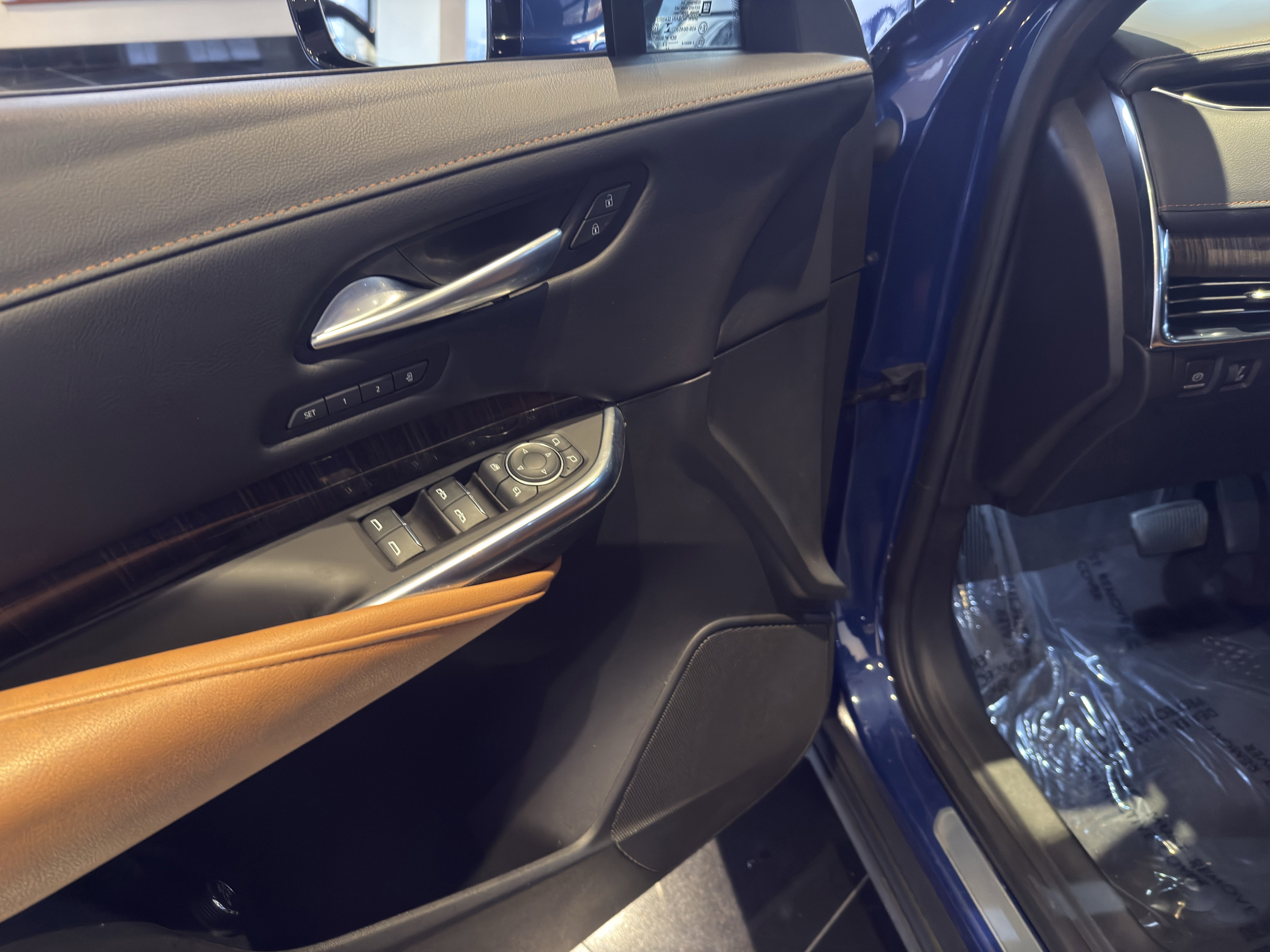 Certified 2022 Cadillac XT4 Premium Luxury w/ Enhanced Visibility Package image 18