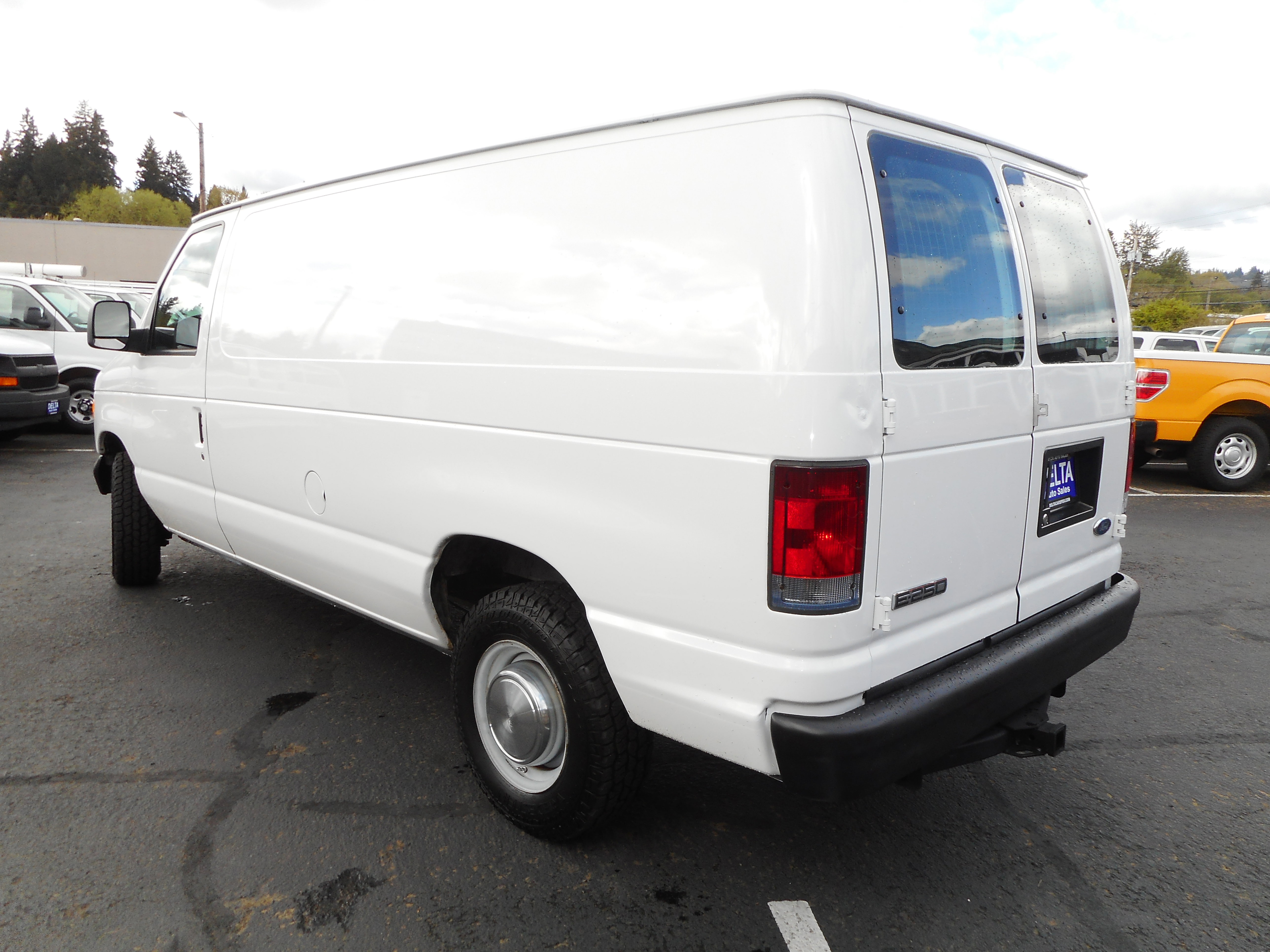 Used 2006 Ford E-250 and Econoline 250 RWD image 7