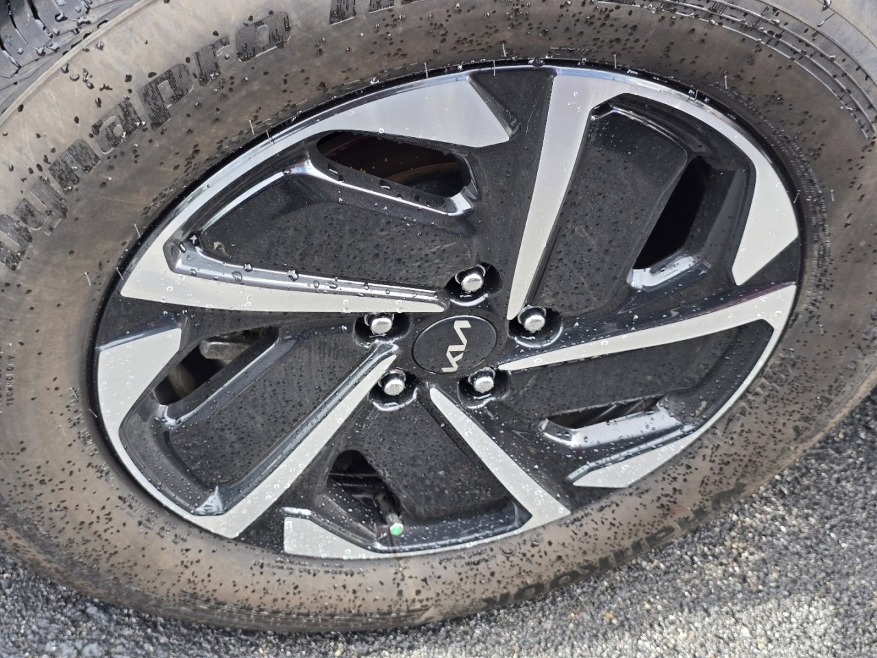 Used 2025 Kia Sportage LX FWD image 9
