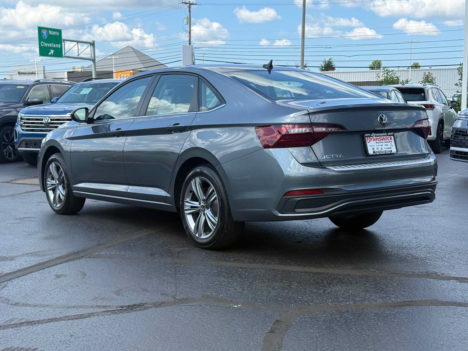 Certified 2023 Volkswagen Jetta SE w/ Panoramic Sunroof Package FWD image 6