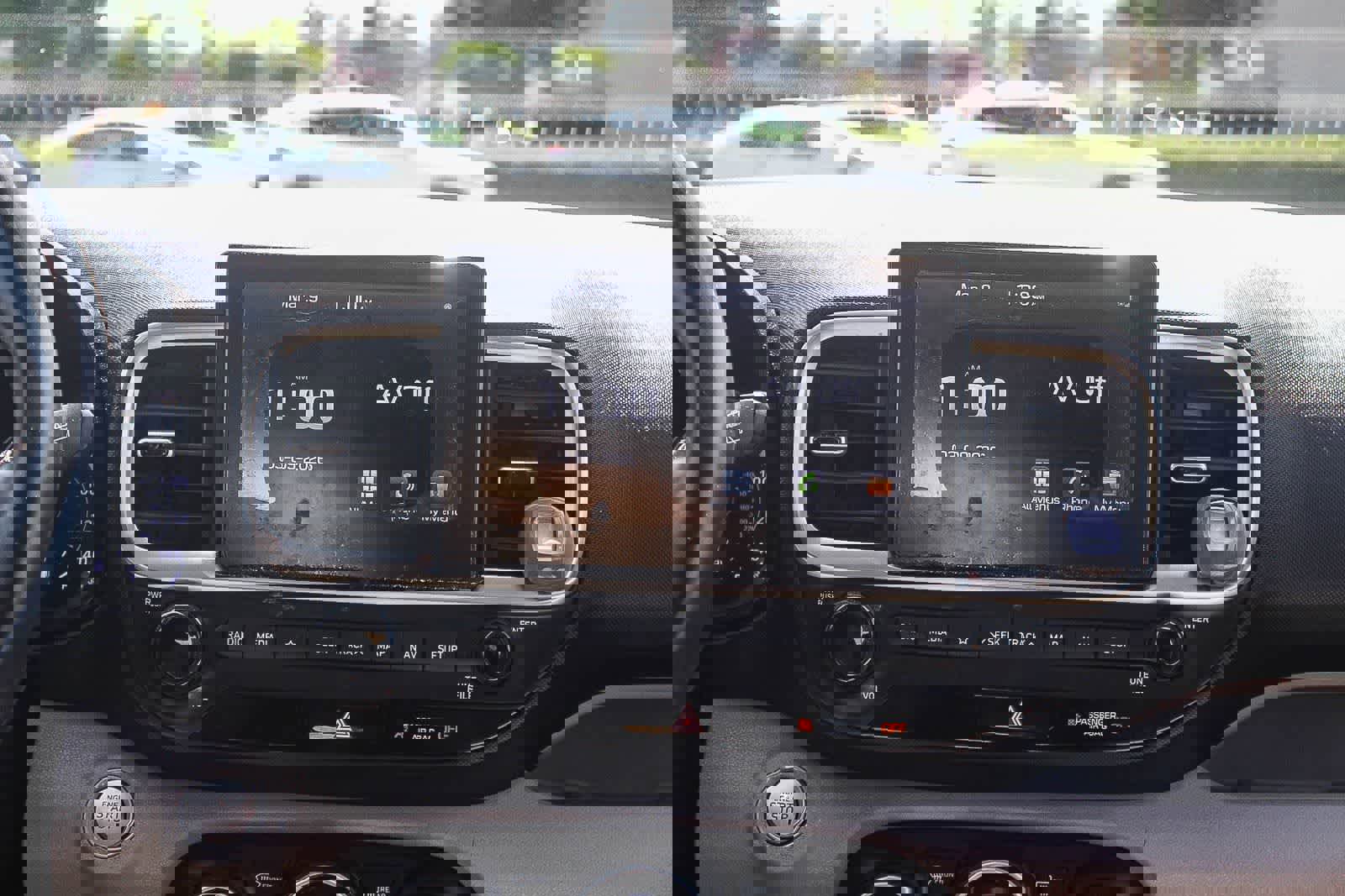 Used 2020 Hyundai Venue SEL w/ Convenience + Premium Package image 18