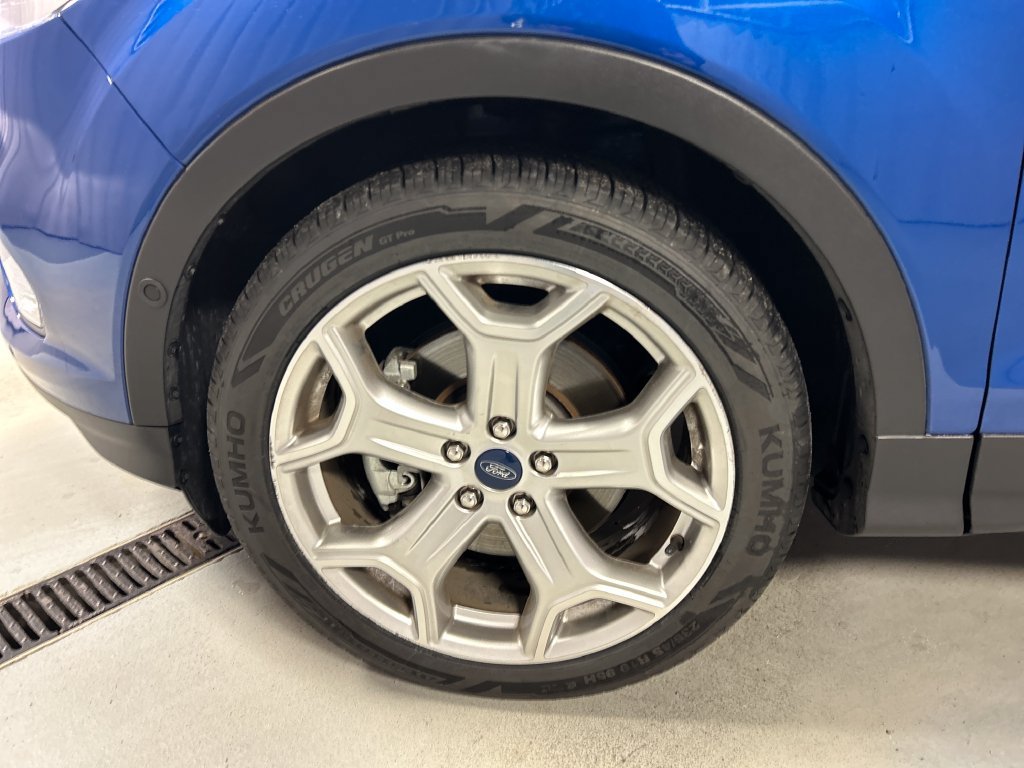 Used 2019 Ford Escape Titanium FWD image 9