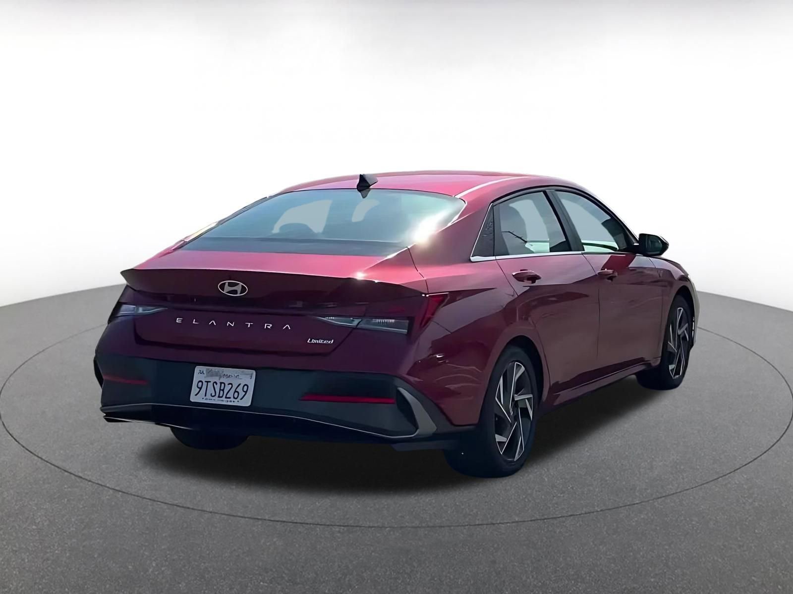 Used 2025 Hyundai Elantra Limited image 14