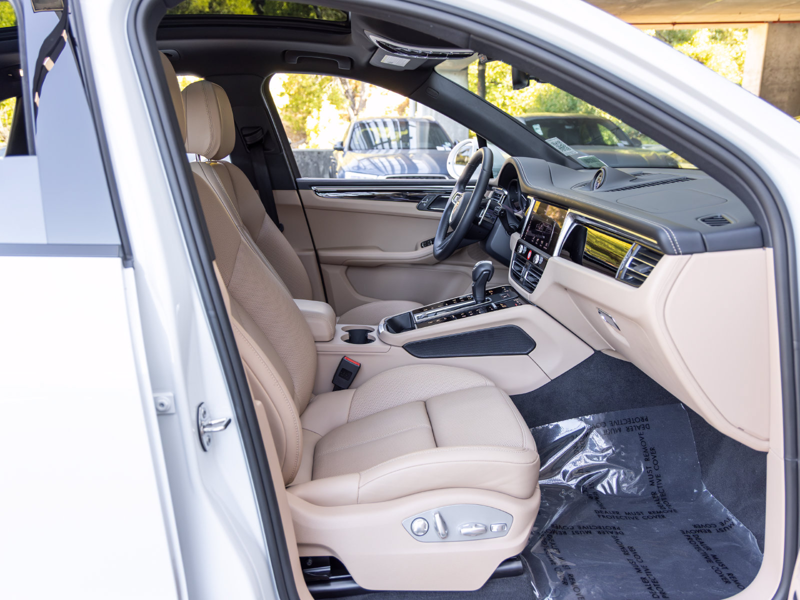 Certified 2026 Porsche Macan AWD/4WD image 61