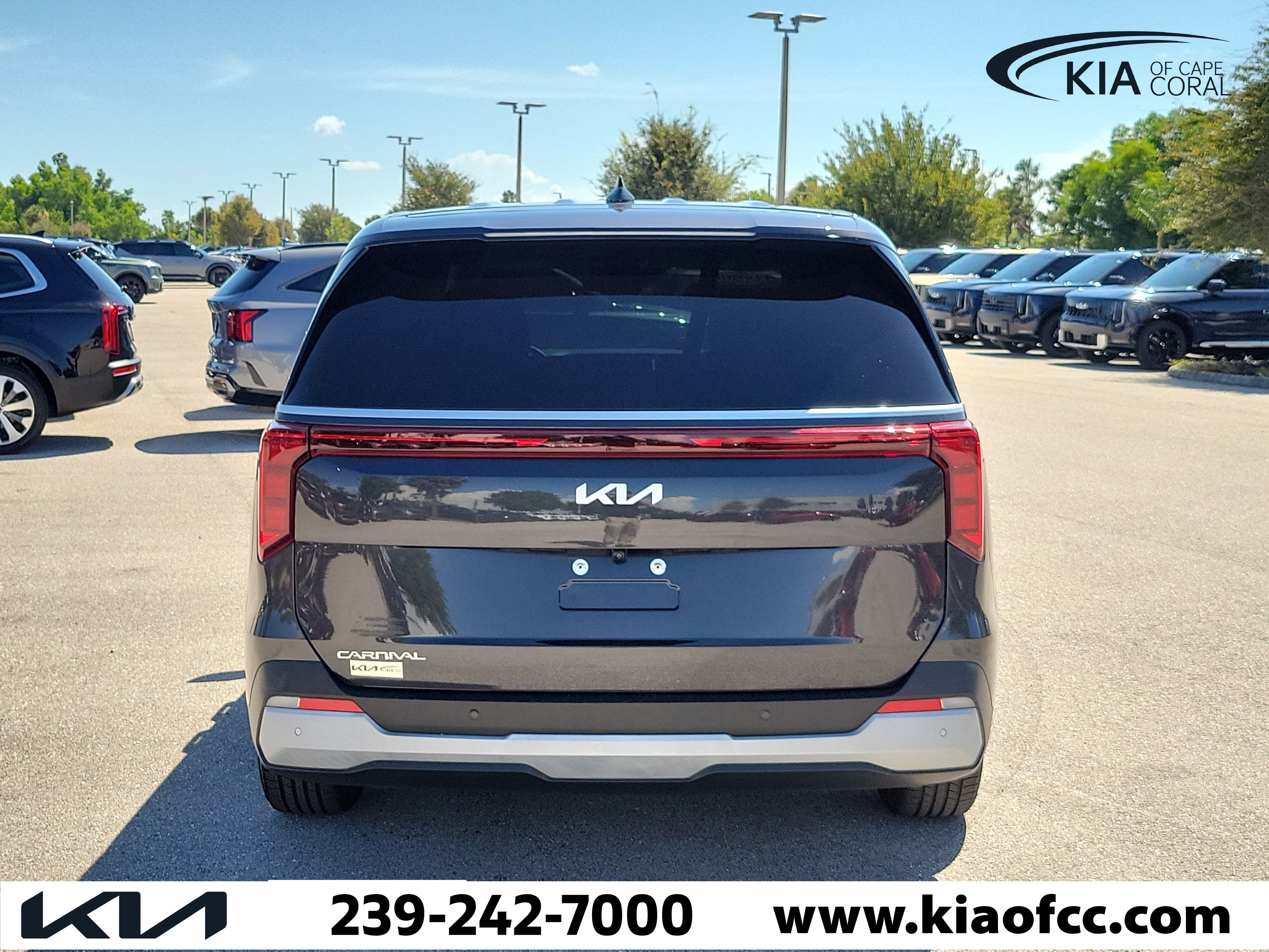 Certified 2025 Kia Carnival LX FWD image 5