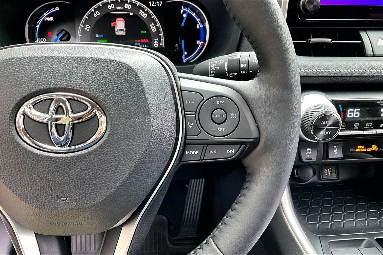 Used 2025 Toyota RAV4 XLE image 11