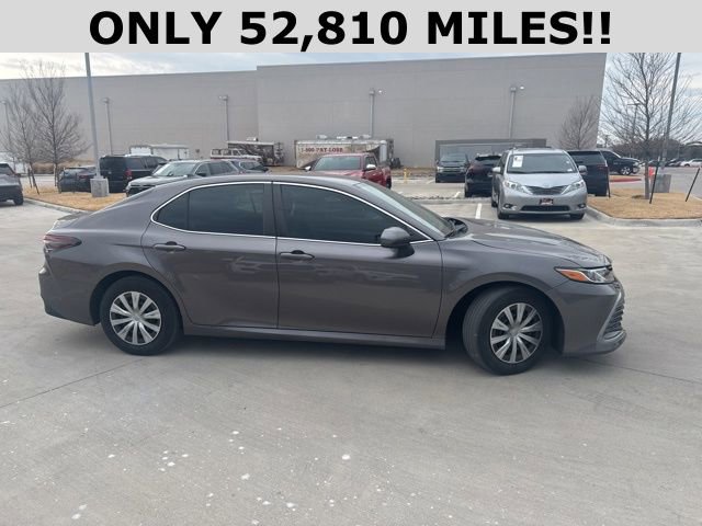 Used 2022 Toyota Camry LE image 2