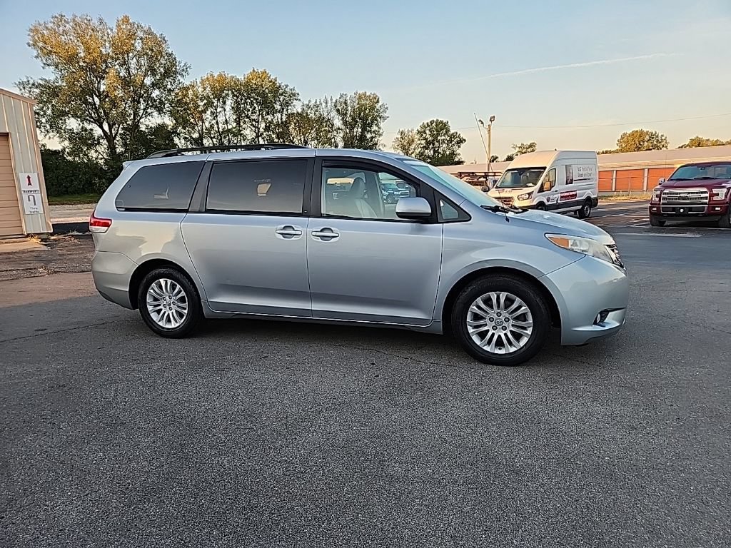 Used 2011 Toyota Sienna XLE FWD image 3