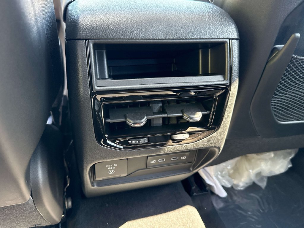 New 2027 Jeep Grand Cherokee Altitude AWD/4WD image 19