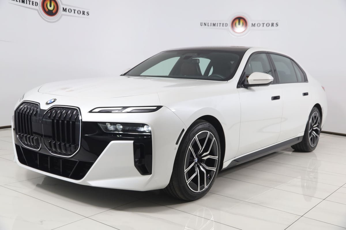 Used 2025 BMW 760i xDrive AWD/4WD image 5