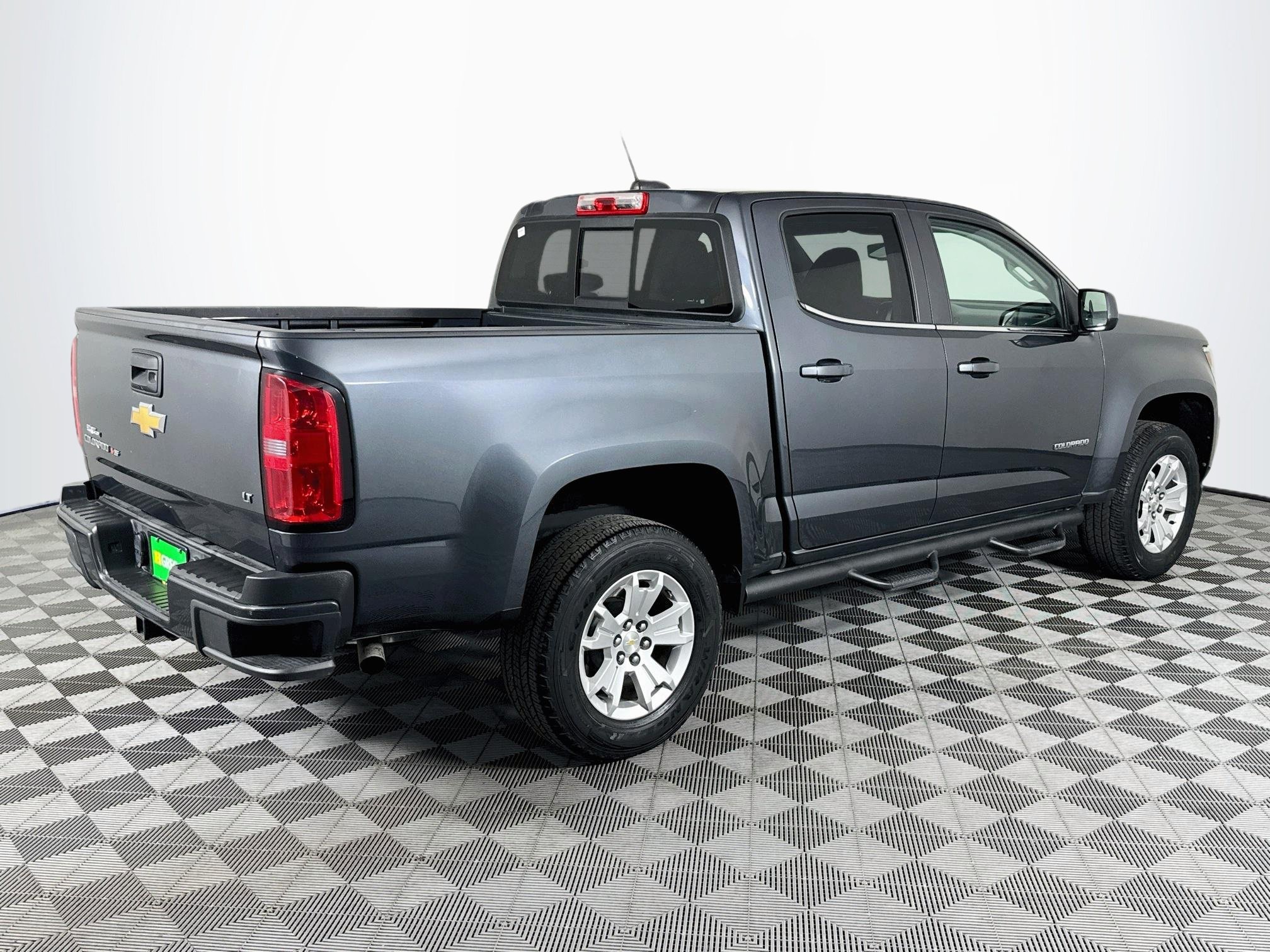 Used 2017 Chevrolet Colorado LT w/ LT Convenience Package RWD image 8