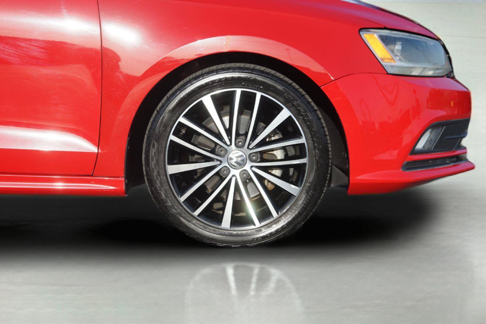 Used 2015 Volkswagen Jetta Sport FWD image 4