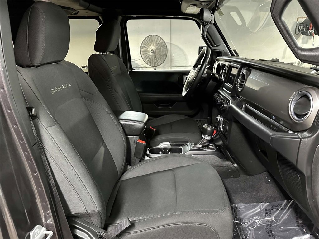 Used 2018 Jeep Wrangler Unlimited Sahara image 16