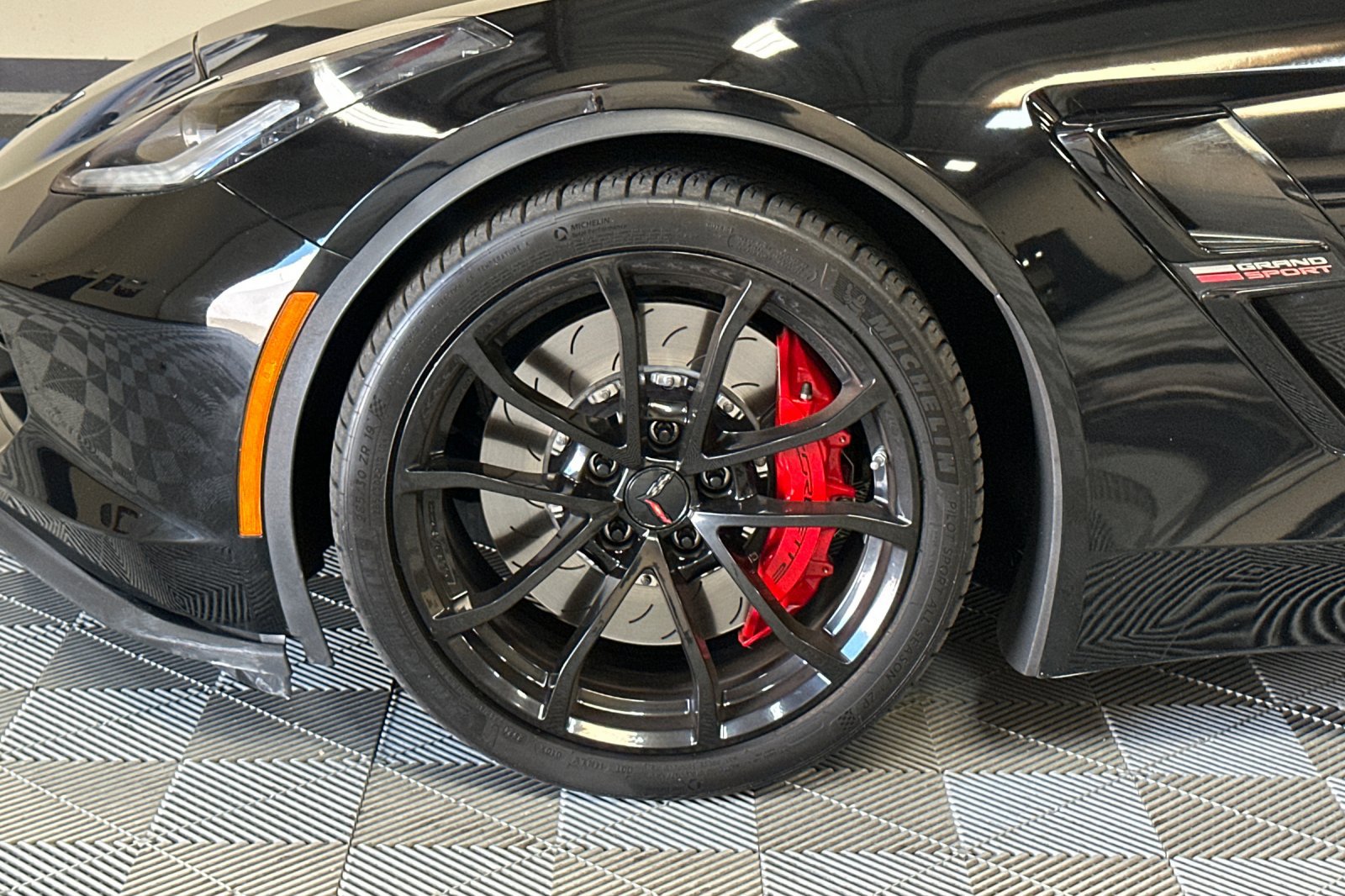 Used 2018 Chevrolet Corvette Grand Sport RWD image 42