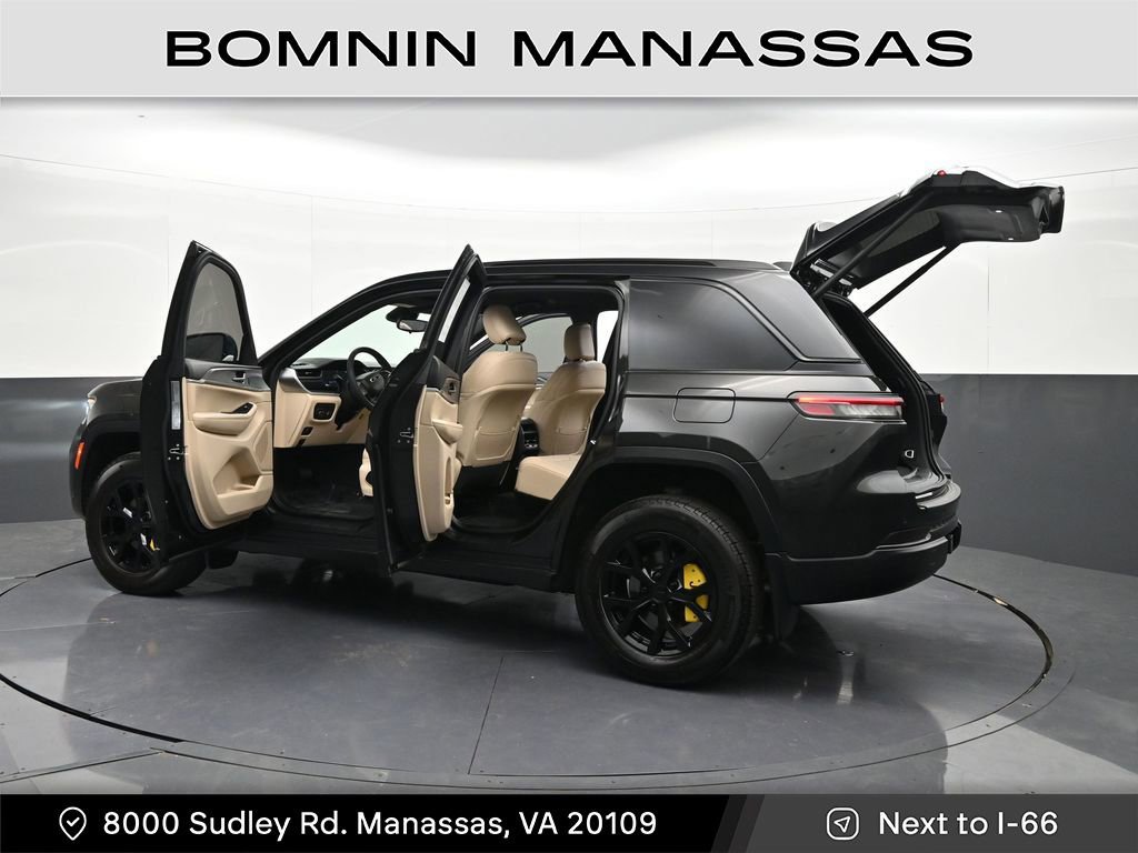 Used 2024 Jeep Grand Cherokee Limited w/ Trailer Tow Package AWD/4WD image 40