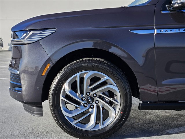 New 2025 Lincoln Navigator Reserve image 9