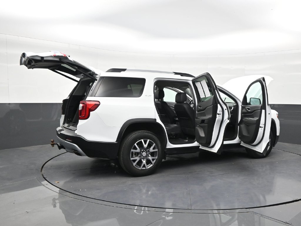 Used 2023 GMC Acadia SLT w/ Technology Package FWD image 28