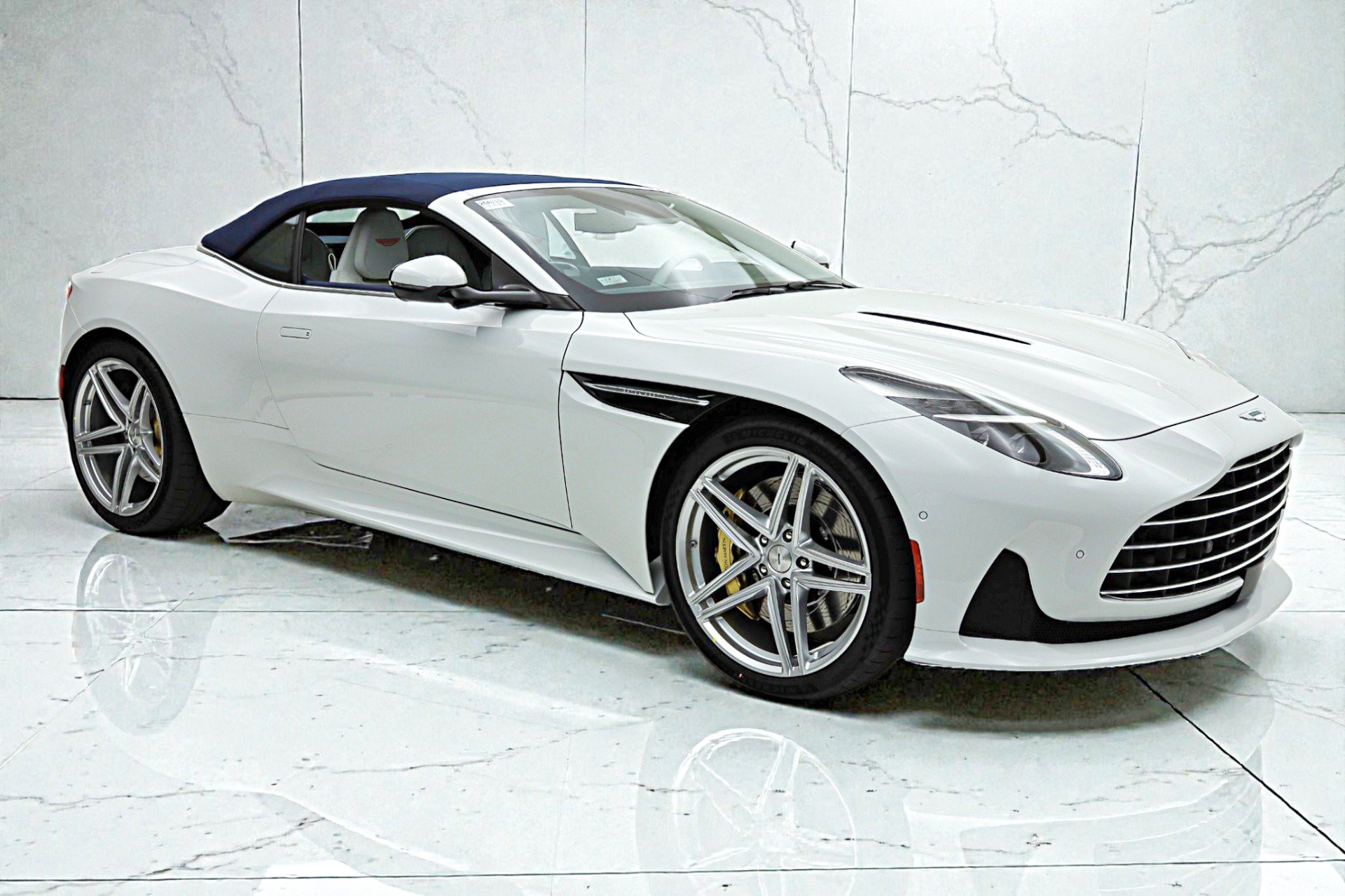 Used 2026 Aston Martin DB12 Convertible RWD image 32