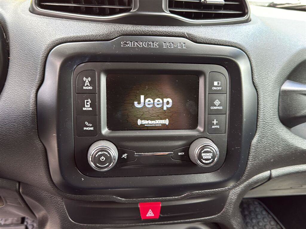 Used 2017 Jeep Renegade Latitude AWD/4WD image 49