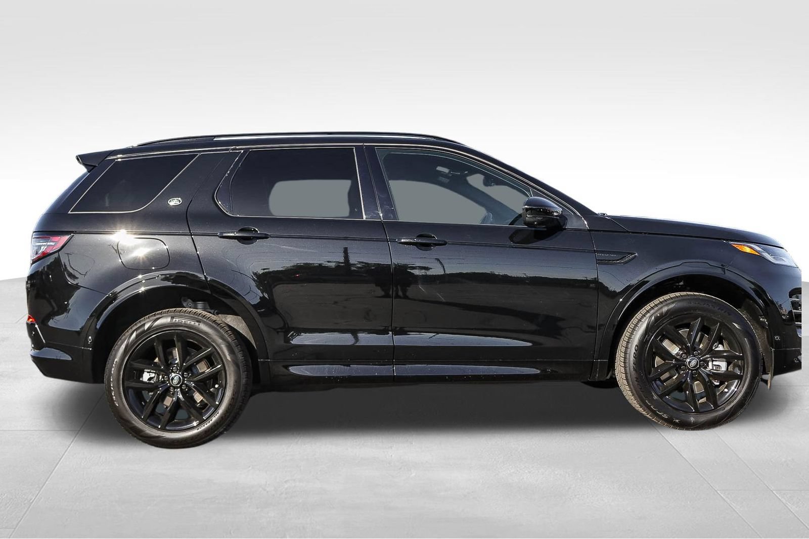 New 2026 Land Rover Discovery Sport Landmark AWD/4WD image 4