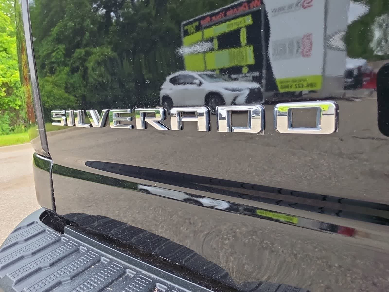 Used 2020 Chevrolet Silverado 2500 Custom w/ Custom Value Package AWD/4WD image 11